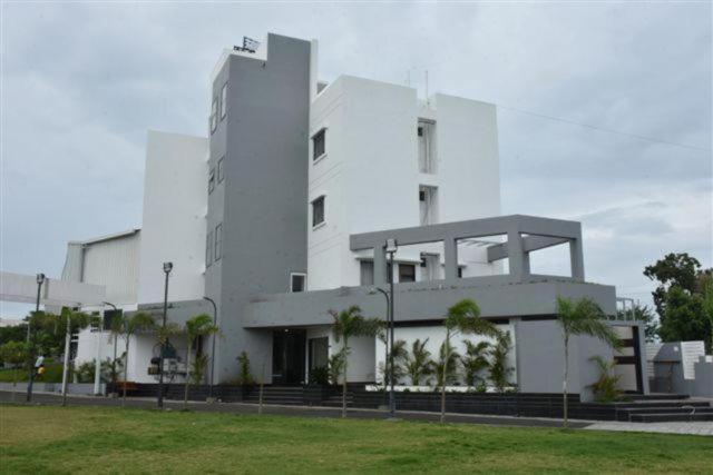 Sai Krupa Lawn And Regency, Buldhana Exterior foto